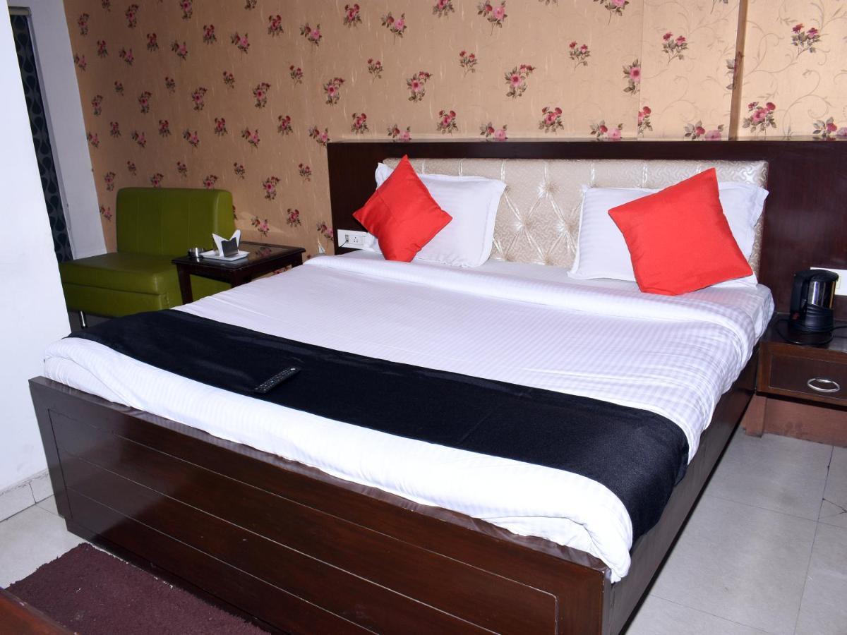 Hotel Flora Inn คูร์เคาน์ ภายนอก รูปภาพ